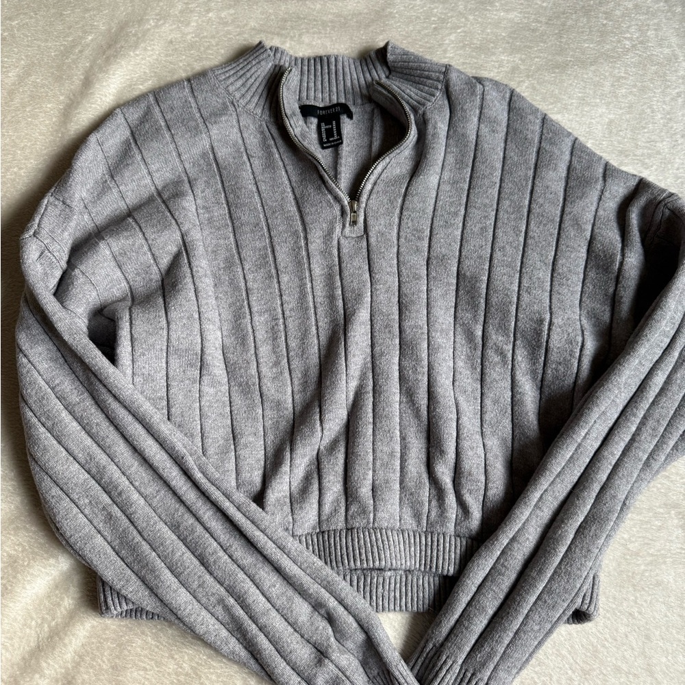 ✨ FOREVER 21 Grey Ribbed Half-Zip Cropped Sweater ✨